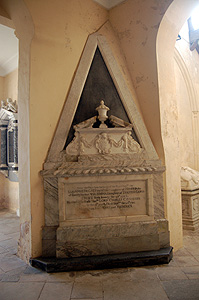 Memorial to Lady Anne de Grey August 2011